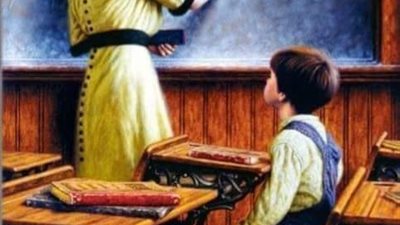 اليوم لفت انتباهي تلميذ يفتح علبه شيكولاته