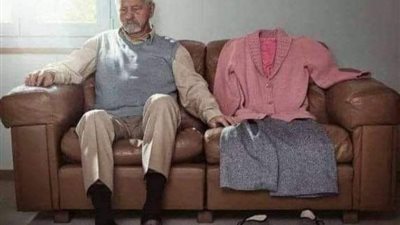 بالأمس عدت إلى بيتي متعباً منهكاً فقالت لي زوجتي هلَّا بدلت ثيابك وارتحت قليلا