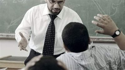  ضړب المدرس تلميذًا لسوء سلوكه