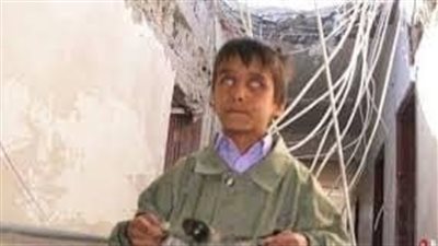 وُلِد سالم فاقدًا لبصره فتجنبه والده