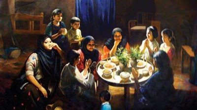قصة جلست الام ذات مساء تساعد أبناءها 